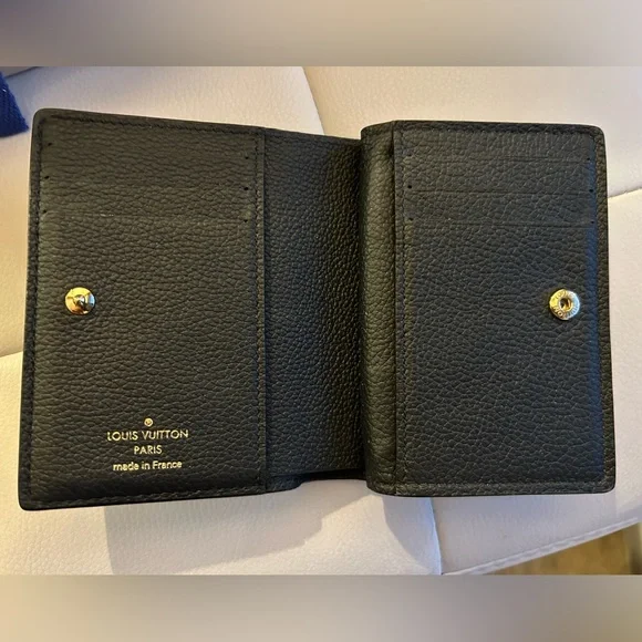 Brand New- Louis Vuitton Cléa Wallet - Full Set - Picture 6 of 11